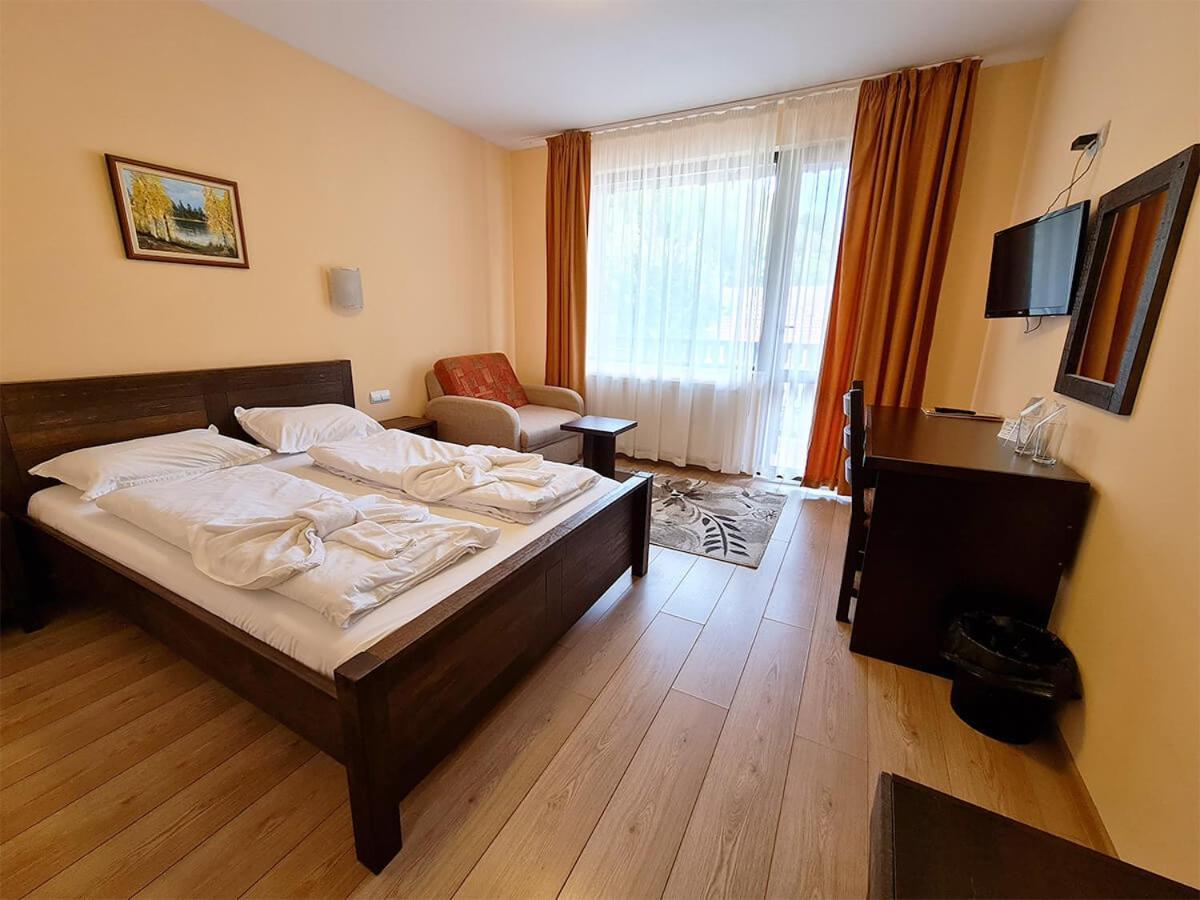 Family Hotel Chiflik Hills Kültér fotó