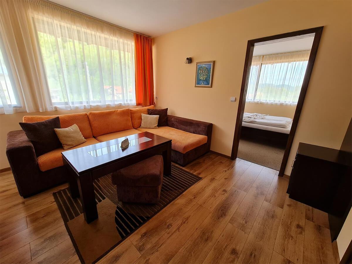 Family Hotel Chiflik Hills Kültér fotó