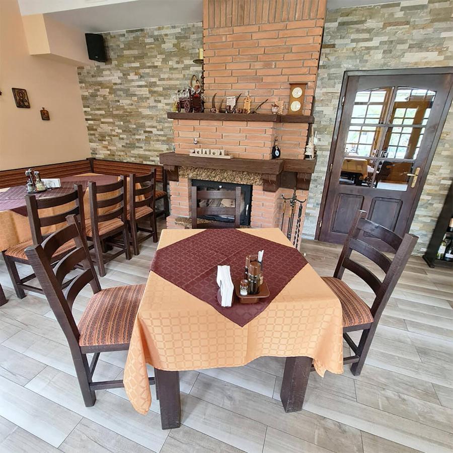 Family Hotel Chiflik Hills Kültér fotó