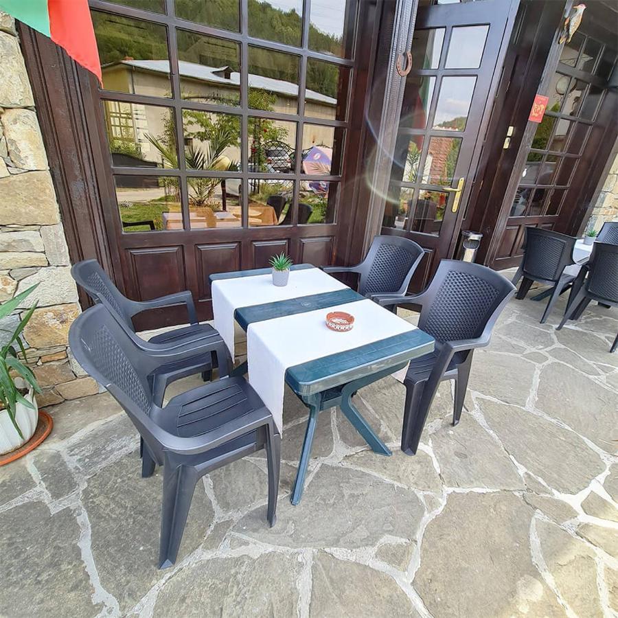 Family Hotel Chiflik Hills Kültér fotó