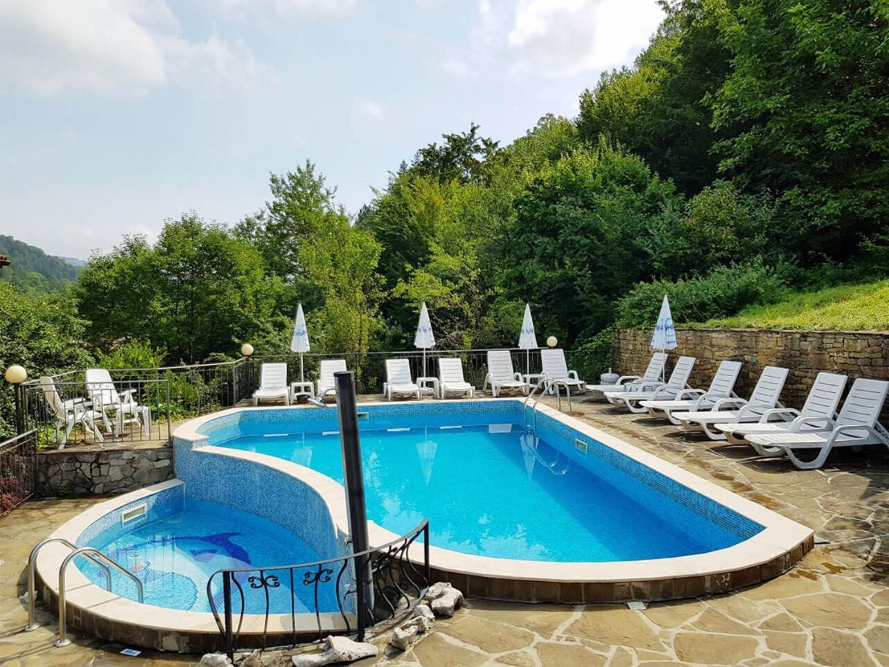 Family Hotel Chiflik Hills Kültér fotó
