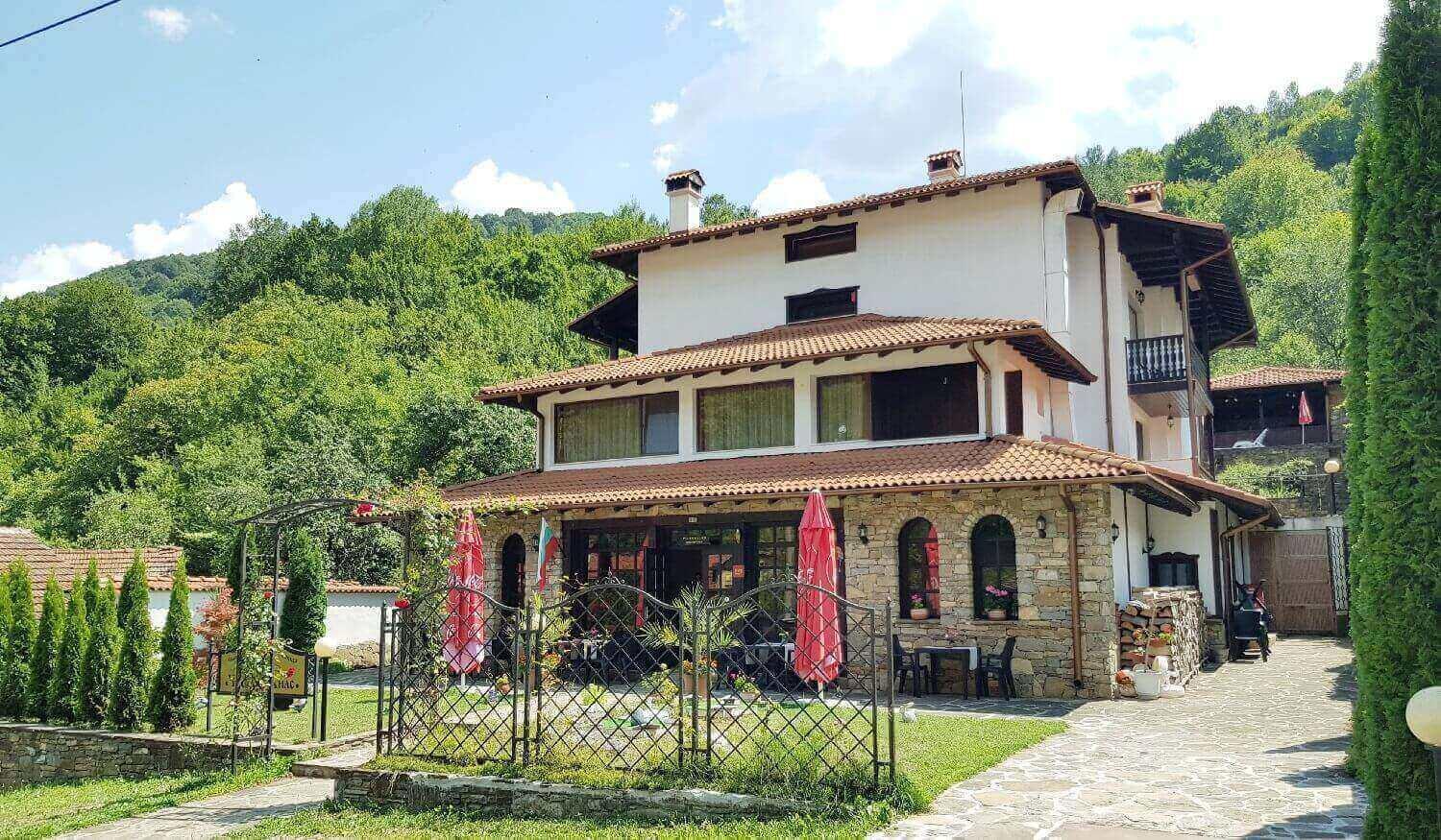 Family Hotel Chiflik Hills Kültér fotó