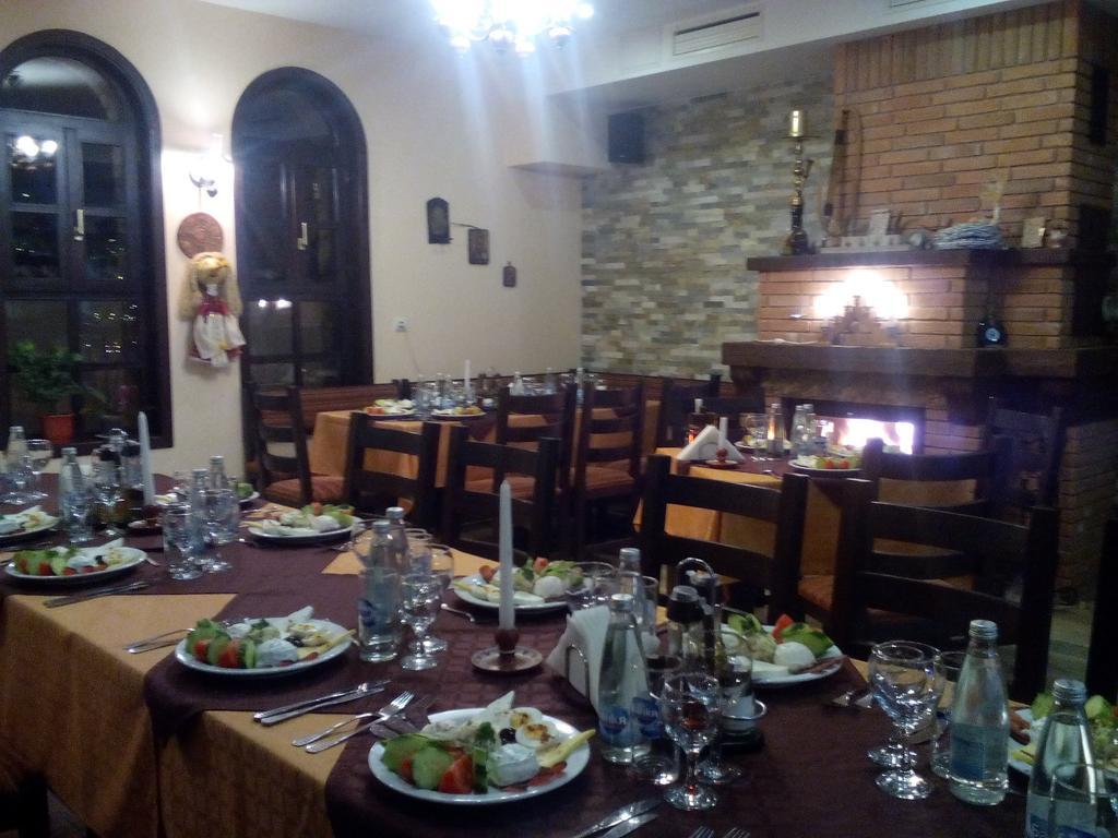 Family Hotel Chiflik Hills Kültér fotó
