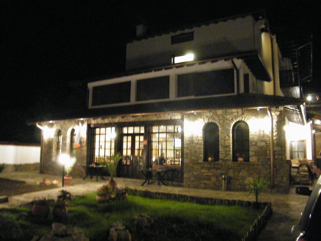 Family Hotel Chiflik Hills Kültér fotó