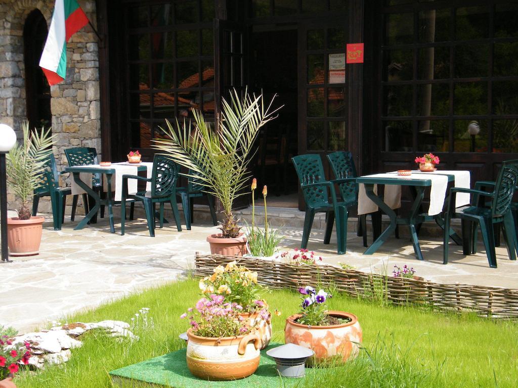 Family Hotel Chiflik Hills Kültér fotó