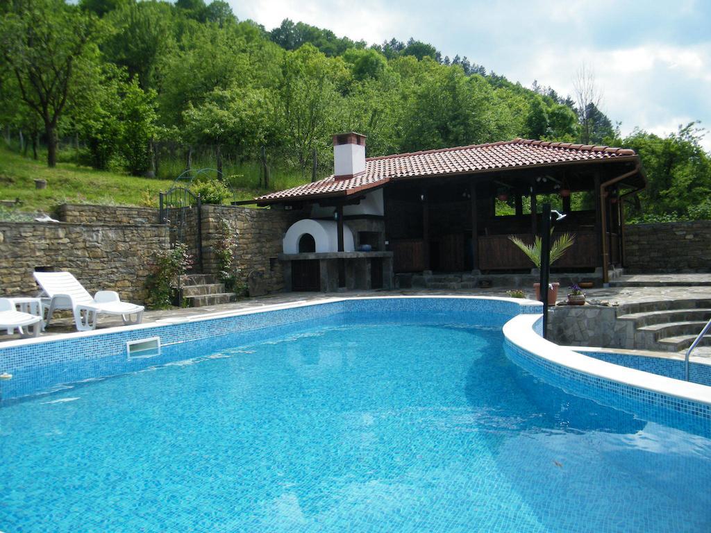 Family Hotel Chiflik Hills Kültér fotó