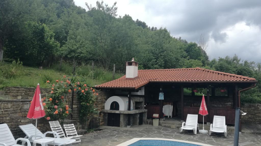 Family Hotel Chiflik Hills Kültér fotó