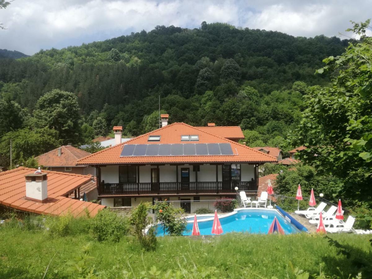 Family Hotel Chiflik Hills Kültér fotó
